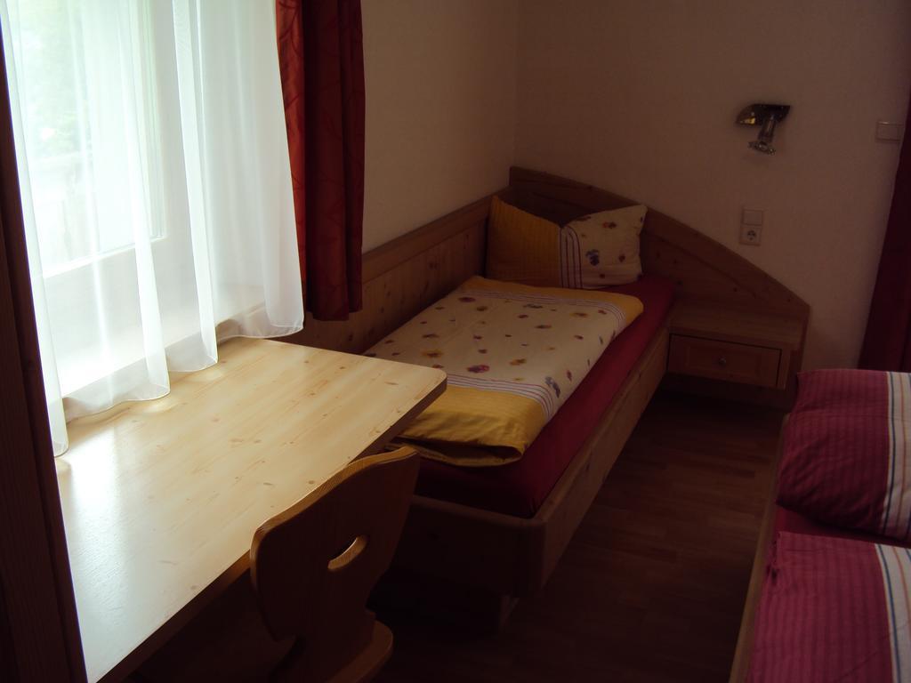 Haus Fliri Otel Curon Venosta Oda fotoğraf