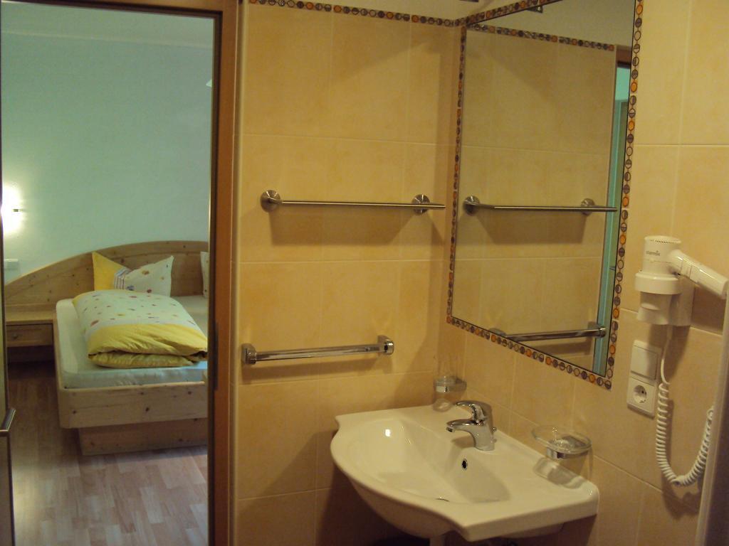 Haus Fliri Otel Curon Venosta Oda fotoğraf