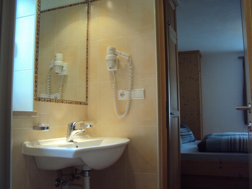 Haus Fliri Otel Curon Venosta Oda fotoğraf