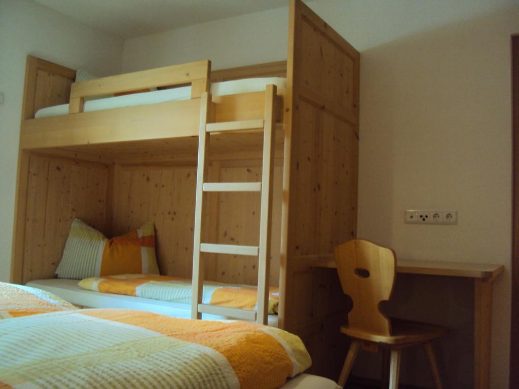 Haus Fliri Otel Curon Venosta Oda fotoğraf