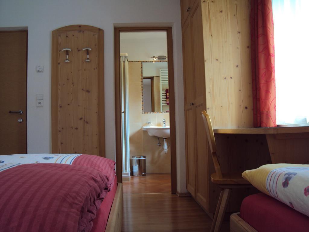 Haus Fliri Otel Curon Venosta Oda fotoğraf